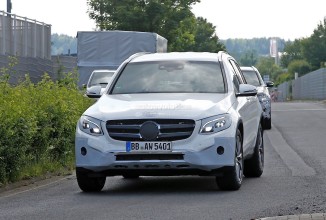 Mercedes-Benz GLC Ediţia 2016 este fotografiat în imagini spion, va debuta în curând