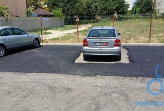 Dorel loveşte din nou: cineva a asfaltat nu doar străzi în Craiova, ci şi… o parcare, cu petice lăsate goale