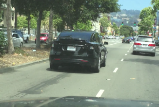 Tesla Model X se afișează pe străzile din California; sosește cu un pachet de senzori misterioși (Video)