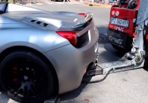 Un Ferrari 458 Spider parcat complet aiurea e ridicat la Cannes (Video)
