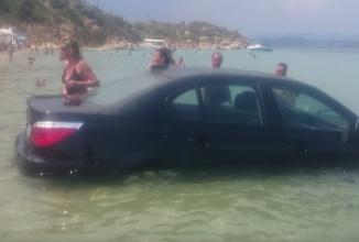 Maree FAIL: Un bihorean a ajuns viral după ce i-a luat marea BMW-ul în Grecia (Video)
