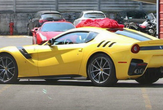 Noul Ferrari F12 GTO surprins în fotografii spion fără camuflaj