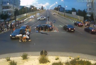 Iată filmarea integrală a accidentului de pe strada Mioriţei din Bacău, un eveniment controversat cu viteză, alcool şi altercaţii (video)