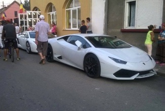 Bine aţi venit la Hollywood, aka Petroşani, unde Lamborghini-urile au împânzit oraşul la o nuntă a rromilor