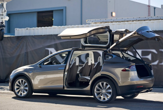 Confirmat oficial: SUV-ul Tesla Model X va începe să fie livrat în septembrie