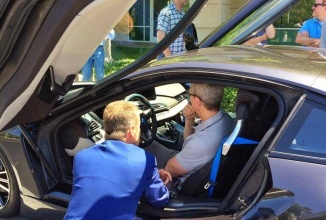 CEO-ul Apple, Tim Cook s-a întâlnit cu oficiali BMW pentru a primi sfaturi cu privire la un viitor vehicul