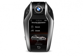 BMW Display Key este o telecomandă high tech pentru BMW Seria 7, cu comenzi pentru parcare de la distanţă
