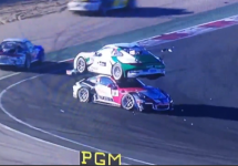 Un automobil Porsche se urcă pe altul într-o cascadorie din greşeală, din cadrul Cupei Porsche Carrera 2015 din Spania (Video)
