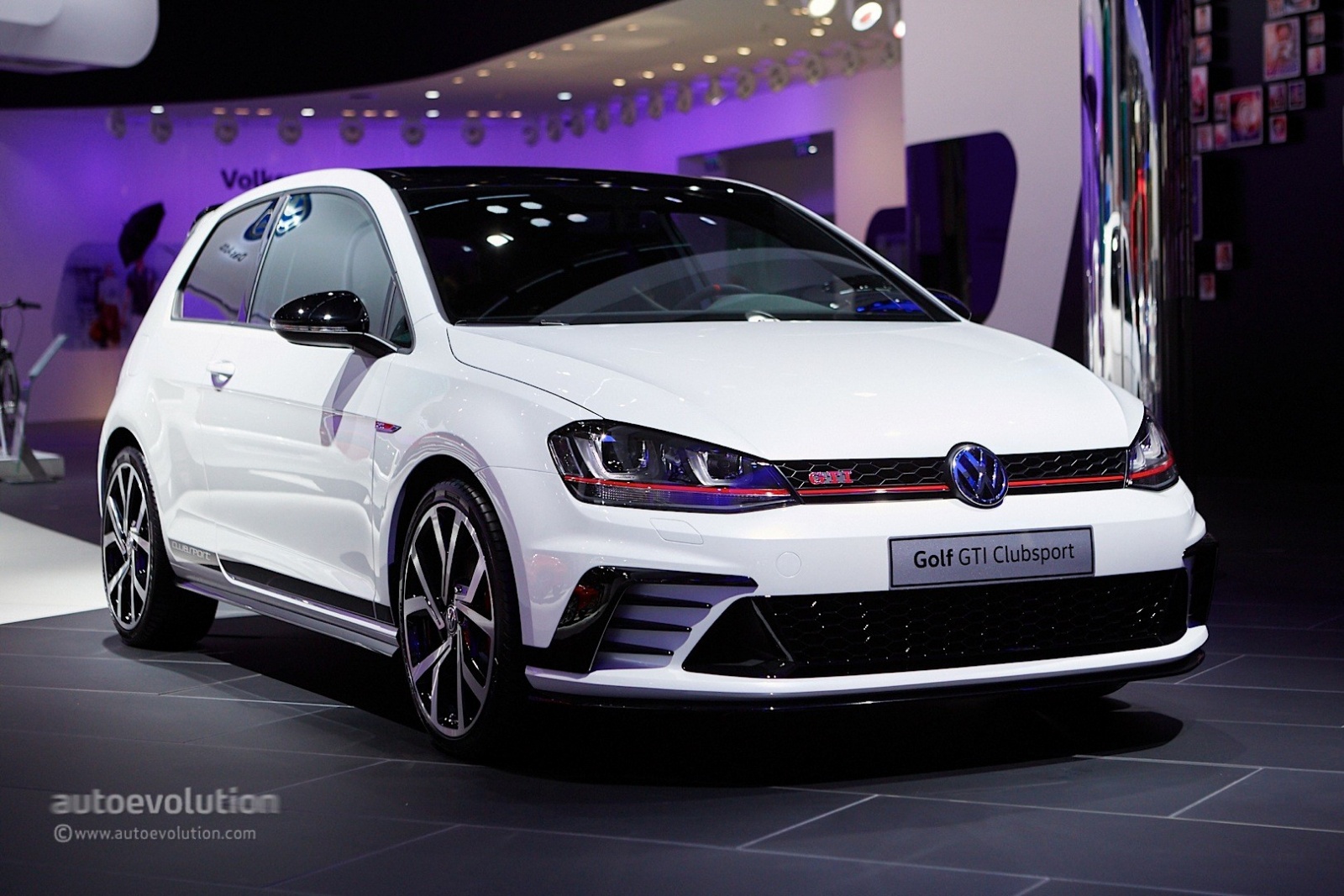 volkswagen-golf-gti-clubsport-debuts-at-the-frankfurt-motor-show-2015-live-photos_1