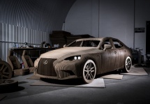 Lexus realizează un automobil electric din 1700 de bucăţi de carton tăiate cu laserul (Video)