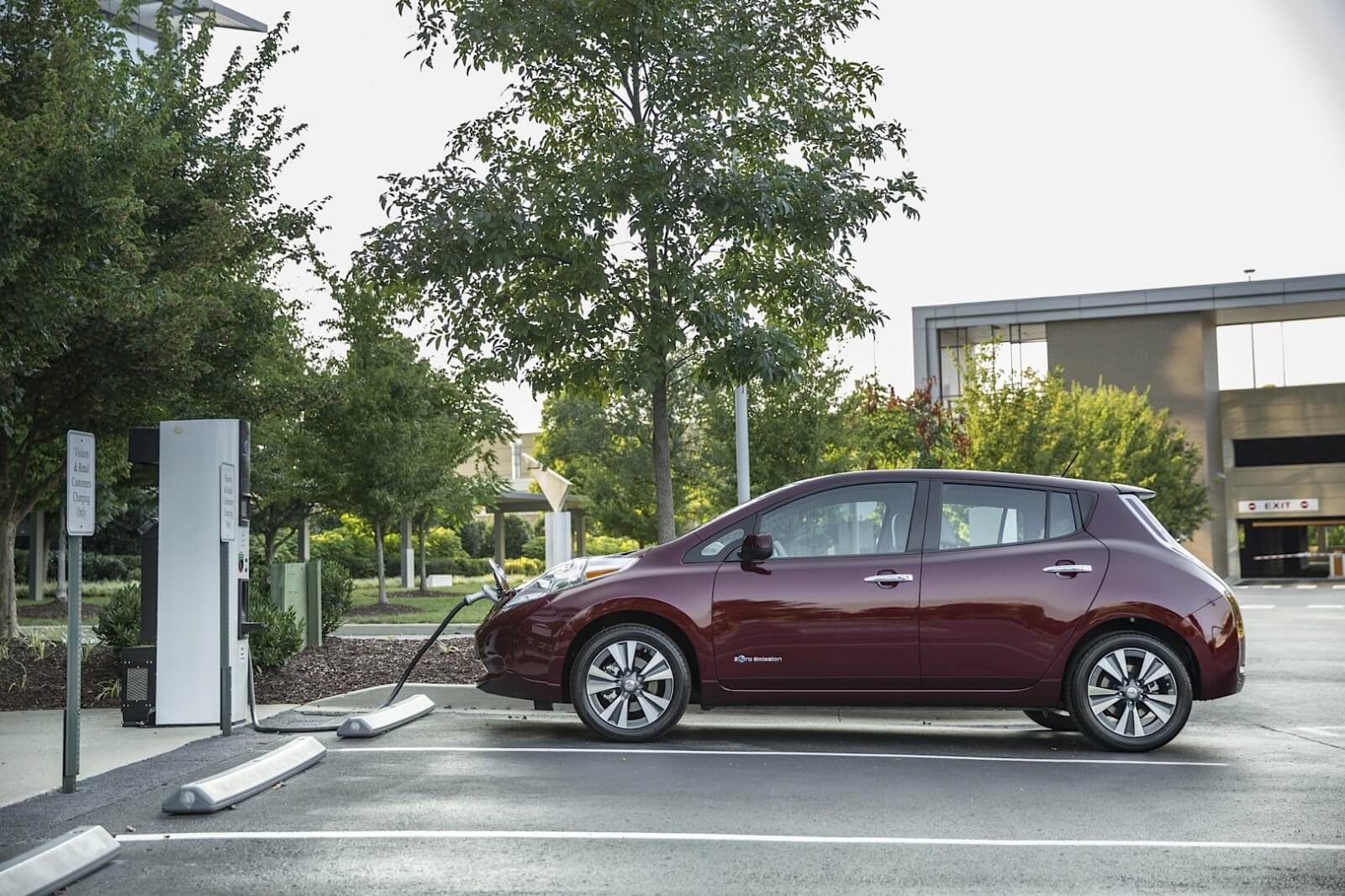 nissan-pulls-a-tesla-move-offers-no-charge-to-charge-program-in-three-more-us-cities-100682_1