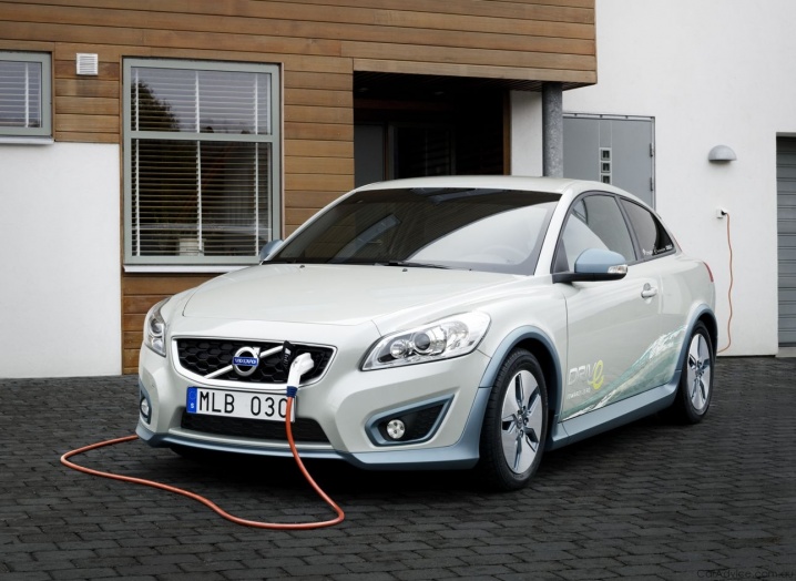 volvo-electric-outdoor
