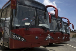 China pune în funcţiune autobuzul autonom Yutong, care rulează cu 67 km/h şi opreşte la timp la semafor (Video)