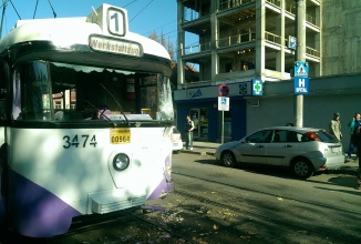 Exclusiv: Accident între un tramvai și o betonieră pe strada Doctor Iosif Nemoianu, din Timișoara