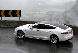Toate cele 90.000 automobile Tesla Model S au fost chemate în service; aparent, există probleme cu centura de siguranță destinată șoferului