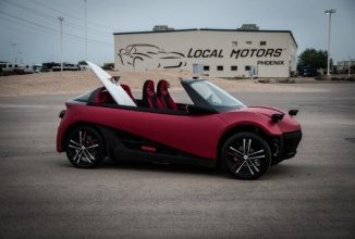 Local Motors prezintă versiunea finală a modelului LM3D Swim, vehicul printat 3D ce va avea un preț de 53.000 $