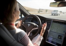 Tesla vrea să îmbunătățească funcția de pilot automat; caută noi ingineri software