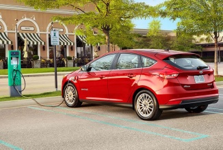 Ford anunță investiții de 4.5 miliarde dolari pentru dezvoltarea de modele electrice și hybrid