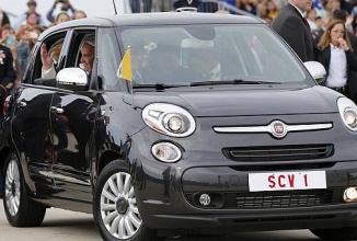 Un automobil Fiat folosit de Papa Francisc în vizita sa din SUA e vândut la licitaţie; Iată suma!