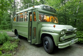 Un autobuz din Maine, SUA primeşte un interior modificat ca un dormitor foarte comod şi prietenos