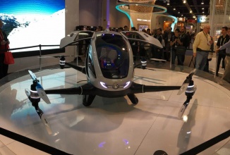 CES 2016: Un producător chinez de drone prezintă un vehicul autonom zburător ce poate transporta persoane