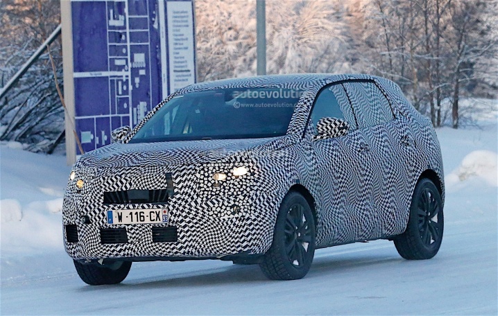 first-spy-shots-of-new-peugeot-3008-photo-gallery_2