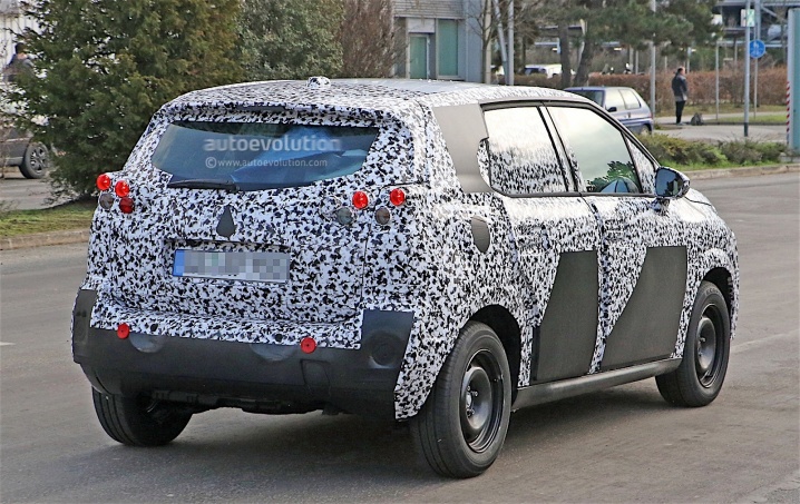 first-spy-shots-of-next-generation-citroen-c3-picasso_8