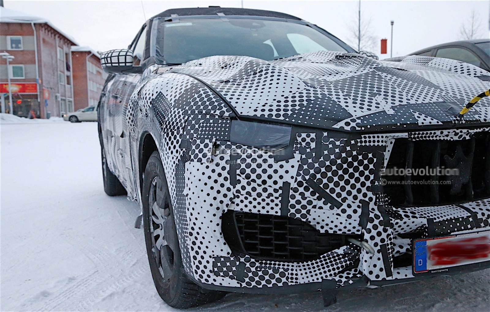 maserati-levante-spy-shots-reveal-interior-of-the-trident-s-first-suv_6