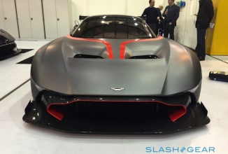 Demnă de maşina unui super erou: Aston Martin Vulcan e o hypermaşină de 2.4 milioane dolari care porneşte ca un avion (Video)