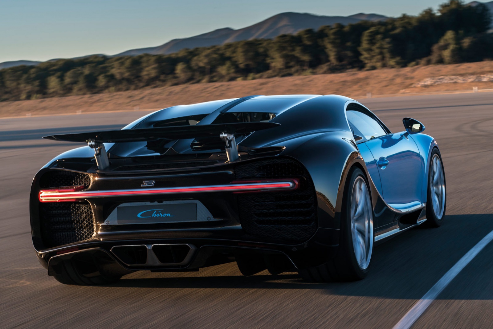 11_CHIRON_dynamic_34-rear_WEB