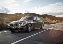 BMW prezintă noul model M760i xDrive 2017, care combină luxul şi sportivitatea