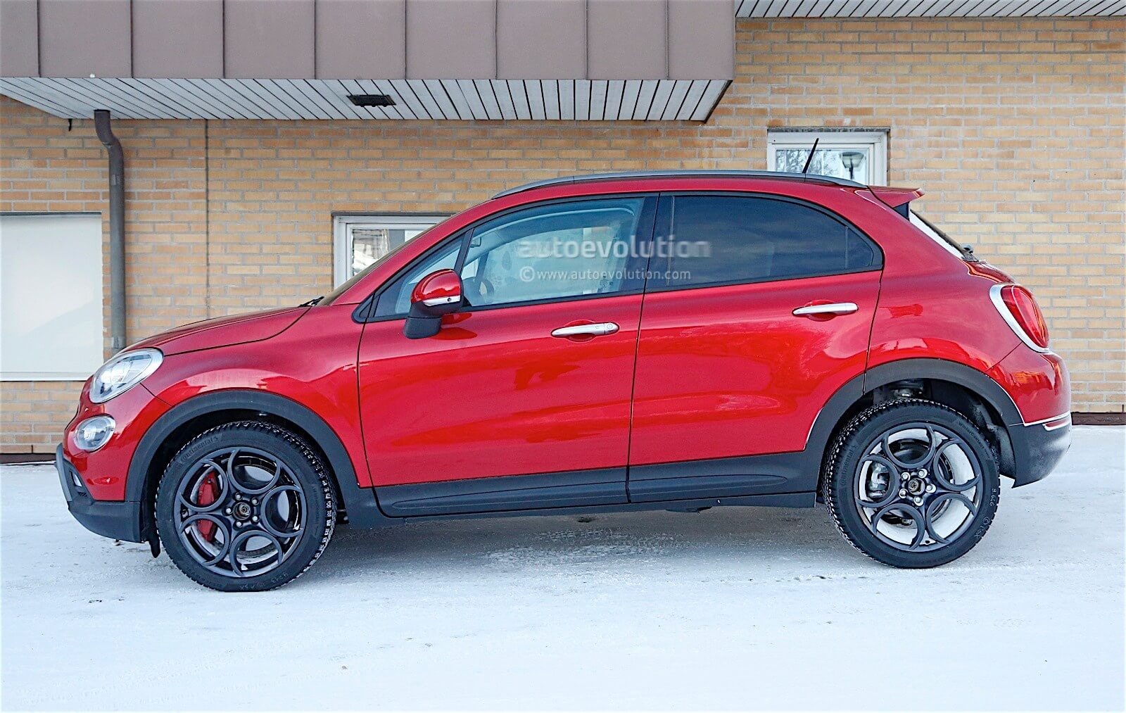 fiat-500x-abarth-spied-with-no-disguise_4