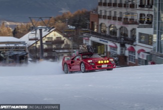 Drifting pe zăpadă la puterea a treia, cu un Ferrari F40; Un clip musai de văzut! (Video)