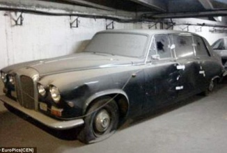 Maşina Ducelui de Edinburgh, un automobil Daimler clasic de mare valoare găsit sub Hotelul Intercontinental din Bucureşti