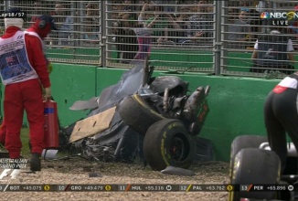 Fernando Alonso scapă nevătămat după un accident groaznic la Marele Premiu al Australiei de azi (Video)