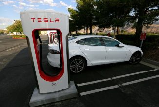 Tesla detaliază, modifică relaţia sa cu clienţii şi modul în care trebuie făcute plângerile legate de automobilele sale
