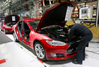 Tesla acuzată cum că ar opri clienții să vorbească despre reparațiile efectuate