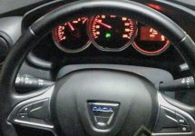 Dacia Duster 2017 apare în prima fotografie reală ce prezintă interiorul său şi volanul