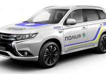 Poliția din Ucraina comandă 651 Mitsubishi Outlander PHEV; Ucrainienii se echipează cu vehicule hibride