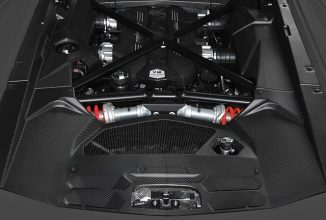 Lamborghini reduce greutatea supermașinilor sale prin orice mijloace; După caroserie urmeaza fabricarea unui motor din fibră de carbon