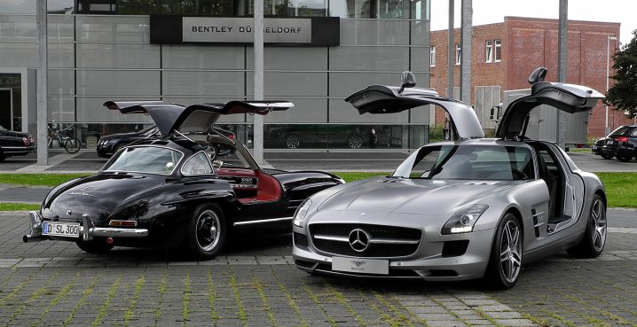 Mercedes-Benz_SLS_AMG_(C_197)_&_Mercedes-Benz_300_SL_(W_198)_–_Frontansicht,_10._August_2011,_Düsseldorf