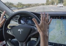 Autoritățile germane avertizează posesorii de automobile Tesla în legătură cu sistemul autopilot