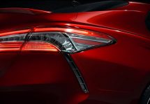 Toyota prezintă o imagine teaser pentru noul model Camry; iată sedanul care promite să uimească la capitolul design!