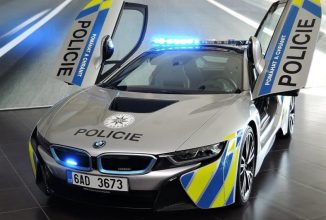 BMW i8 este o maşină de poliţie la care vei opri din admiraţie pentru design