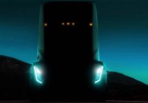 Tesla amână prezentarea primului său camion electric pentru 16 noiembrie, are probleme de producţie cu Model 3